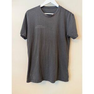 Vuori Athletic Goods Original Pursuit Graphic Tee Charcoal Men's Medium